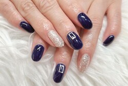 「ハンド 定額デザイン」ネイビーカラーは冬もオススメです！ シルバーラメとの相性もバッチリです^ ^|Nail Salon Linda