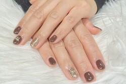 「ハンド 定額デザイン」深みのあるブラウンで、落ち着いた秋冬らしいカラーで！ 人気のシンプルかつお洋服にも合わせやすい！