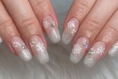 「ハンド ライトコース」雪の結晶と白のフラッシュで、まるで雪が降ってるかのようで綺麗です！|Nail Salon Linda