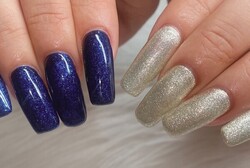 「ハンド ワンカラー」ネイビーとラメの組み合わせで宇宙のような雰囲気に仕上がりました！|Nail Salon Linda