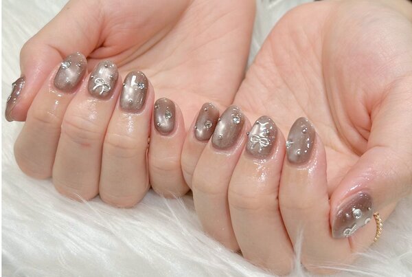 「ハンド ワイトコース」流行りのワンホンネイルで大人気です！|Nail Salon Linda
