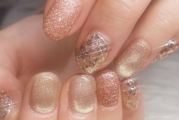 「ハンド ライトコース」新色のフラッシュマグネットやラメを使って色味もとてもおしゃれな仕上がりです！|Nail Salon Linda