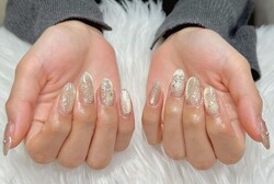 「ハンド ライトコース」大人気のフラッシュマグカラー さり気ないリボンパーツで上品なネイルに！|Nail Salon Linda
