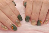 「ハンド 定額デザイン」お正月にもぴったりな深みのあるグリーン×ゴールドネイルです！|Nail Salon Linda