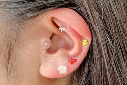 「耳ツボ ジュリー」リボンがお好きなお客様の耳つぼジュエリーです！ お好きなパーツを自由に選べます！|Nail Salon Linda