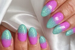 「ハンド 定額デザイン」原色を使ったパキッと可愛い組み合わせです！|Nail Salon Linda