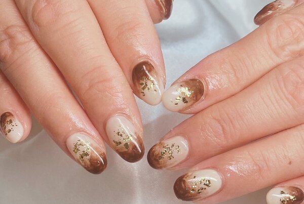 「ハンド 定額デザイン」ブラウンカラーをぼやかして作るニュアンス風ネイルで、とても人気です！|Nail Salon Linda