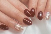「ハンド 定額デザイン」ボルドーのカラーにゴールドの組み合わせはとても華やかな仕上がりになります！|Nail Salon Linda