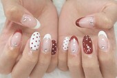 「ハンド ミドルコース」赤×白交互のドットフレンチネイル！ ストーンがアクセントになってて大人っぽさ満載|Nail Salon Linda