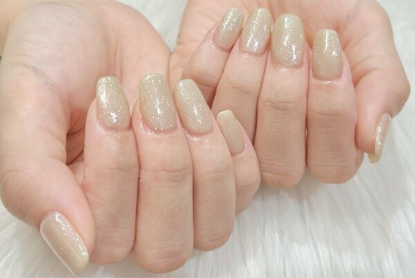 「ハンド ワンカラー」淡いイエローカラーで優しい印象に！|Nail Salon Linda