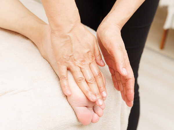 フットケア|ナースのロミリンパ