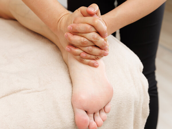 フットケア|ナースのロミリンパ