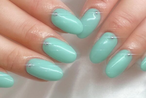 「ハンド ワンカラー」イベントに合わせて目が惹かれるようなお色味に♪|Nail Salon Linda