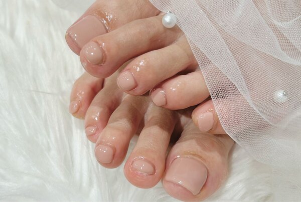 「フット ワンカラー」肌馴染みの良いピンクベージュです！|Nail Salon Linda