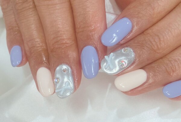 「ハンド 定額デザイン」ミラーが入ったオシャレなデザインです！ リボンも人気です！|Nail Salon Linda