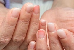 「ハンド グラデーション」アクセントに色変更でオレンジを入れ飽きないデザインに♪|Nail Salon Linda