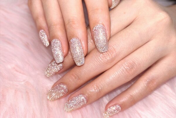 「ハンド フラッシュ」ワンカラーでも存在感抜群のフラッシュネイル！ ライトのオンオフでもまた違って素敵です^|Nail Salon Linda