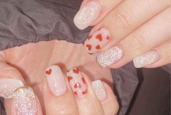 「ハンド ミドルコース」手書きハートはバレンタインにもぴったりでおすすめです！|Nail Salon Linda