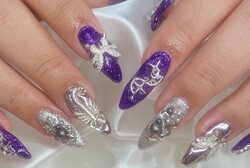 「ハンド ミドルコース」ゴテゴテパーツで派手な仕上がりに♪|Nail Salon Linda