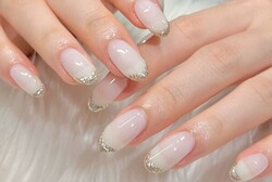 「ハンド フレンチ」乳白色にラメの輝きが際立ちシンプルかつ上品です☆  |Nail Salon Linda