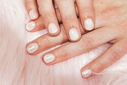 「ハンド オーロラネイル」お好みのワンカラーをオーロラに出来ます！ いつもと一味違うワンカラーです^ ^