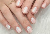 「ハンド オーロラネイル」冬らしい白ベースカラーでお友達とお揃いカラーで写真映えします♡  |Nail Salon Linda