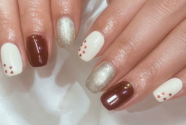 「ハンド 定額デザイン」ハートホロとボルドーでバレンタイン要素満点です！|Nail Salon Linda