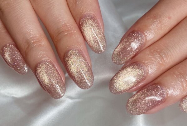 「ハンド フラッシュ・マグネット」キラキラが動く素敵なジェルです！|Nail Salon Linda