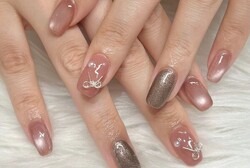 「ハンド ライトコース」先取りバレンタインネイル！ 色変えでぷるぷるピンクマグ×ブラウンで甘めなネイルになります