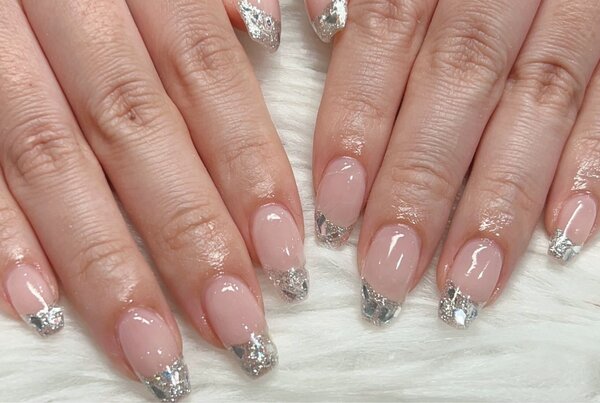 「ハンド ガラスフレンチ」指輪フォトを控え写真映するためにガラスフレンチに^^* キラッキラで豪華でとても可愛いです！|Nail Salon Linda