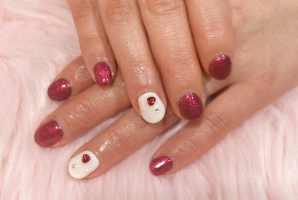 「ハンド 定額デザイン」お色味をピンクのラメに変更した、定額デザインです！ バレンタインネイル人気です^ ^|Nail Salon Linda