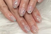 「ハンド ラメ・ワンカラー」光の角度によって虹色に輝くラメワンカラーです☆|Nail Salon Linda