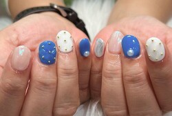 「ハンド ミドルコース」絵の具のような青とオーロラネイル組み合わせが相性抜群です！|Nail Salon Linda