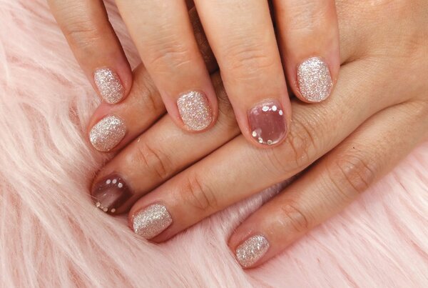 「ハンド ライトコース」人気のフラッシュネイルを使った華やかデザインです！|Nail Salon Linda