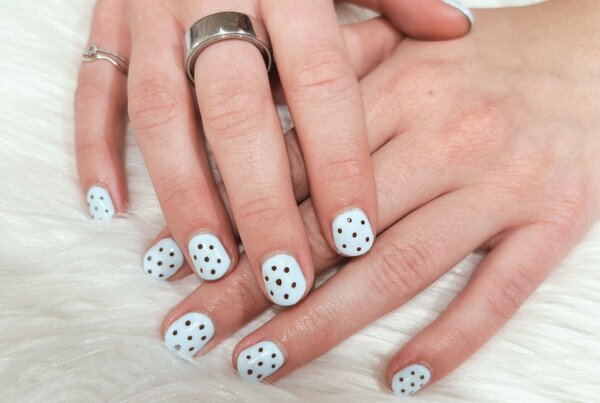 「ハンド ワンカラー＋ドットネイル」ワンカラーにドット追加で、チョコミントのような可愛いネイルになりました^ ^|Nail Salon Linda