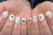 「ハンド ミドルコース」左右違うカラーでハートネイルを楽しめます|Nail Salon Linda