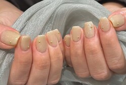 「ハンド 定額デザイン」色変更で柔らかいイエローベージュでお洋服選ばず着れるデザインになります^-^|Nail Salon Linda