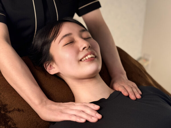 首肩ほぐし|目神の快眠Meviage　銀座店