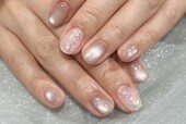 「ハンド ライトコース」くすみピンクの輝きが上品で大人可愛いマグネットネイルと細かいホロが光るたびにテンション上がります|Nail Salon Linda