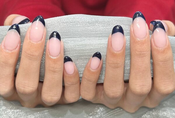 「ハンド フレンチ・ワンカラー」深みのあるネイビーと淡いピンクの組み合わせが大人可愛いです！|Nail Salon Linda