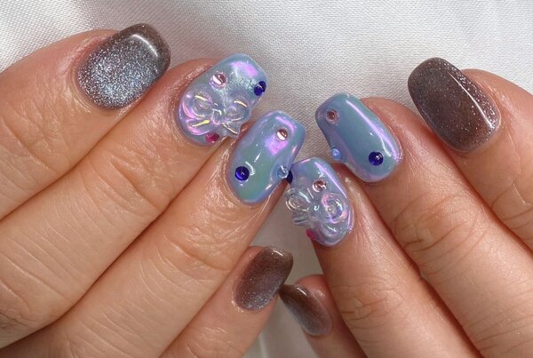 「ハンド ライトコース」ミラーの艶感とマグネットの組み合わせで華やかでとてもキラキラです！|Nail Salon Linda