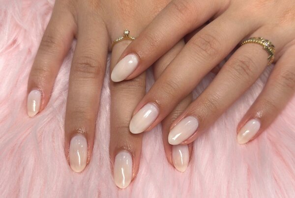 「ハンド ワンカラー」いつものワンカラーにクリアをプラスして、クリアカラーに^ ^ どのシーンにもオススメです！|Nail Salon Linda