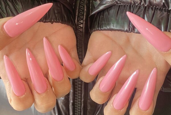 「ハンド ワンカラー」長さ出しをしてパキッとピンク♪|Nail Salon Linda