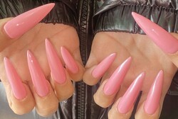 「ハンド ワンカラー」長さ出しをしてパキッとピンク♪