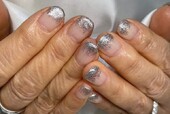 「ハンド ラメ・グラデーション」シルバーのラメでとてもキラキラです♪|Nail Salon Linda