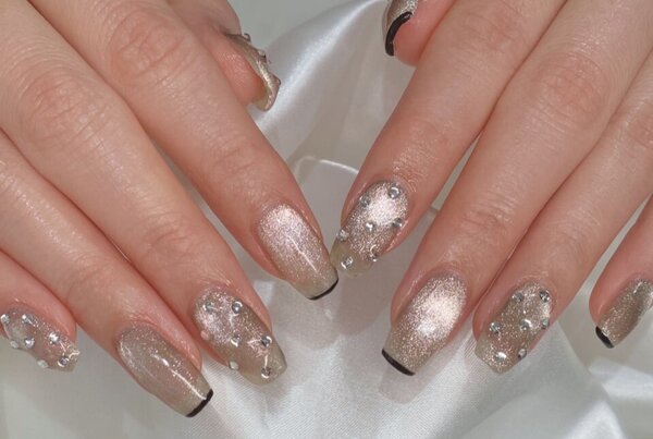 「ハンド ミドルコース」マグネットベースに黒のスキニーフレンチで色味が締まりとても可愛いです！|Nail Salon Linda