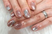「ハンド 定額デザイン」人気のバイカラーデザイン！ ピンクのラメで春っぽさもプラス^ ^|Nail Salon Linda