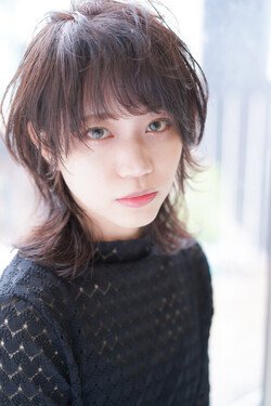 外ハネボブ前下がりボブ・レイヤーボブ・ミルクティーグレージュ|Hair Make TOP SHAPE