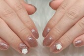 「ハンド 定額デザイン」バラパーツ使用で大人上品なワンホンネイルになります♪|Nail Salon Linda