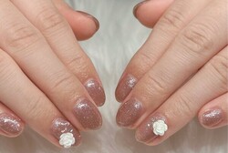 「ハンド 定額デザイン」バラパーツ使用で大人上品なワンホンネイルになります♪